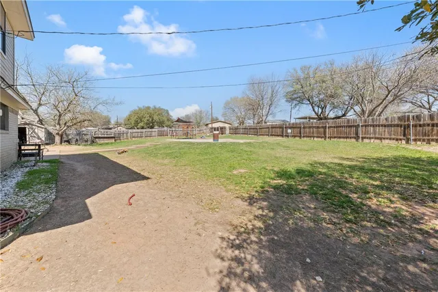 $480,000 | 216 Hillside Drive, Hewitt, TX 76643