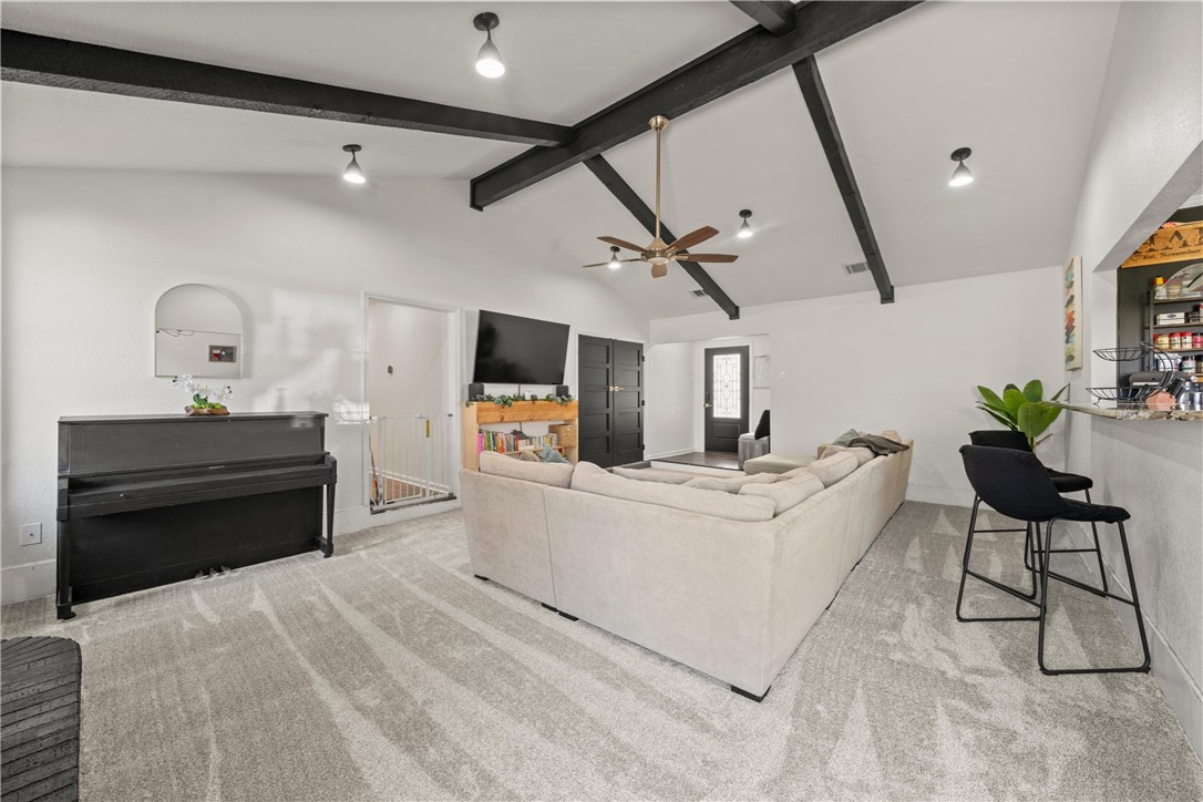 216 Hillside Drive Hewitt, TX 76643 - Photo 3 of 31