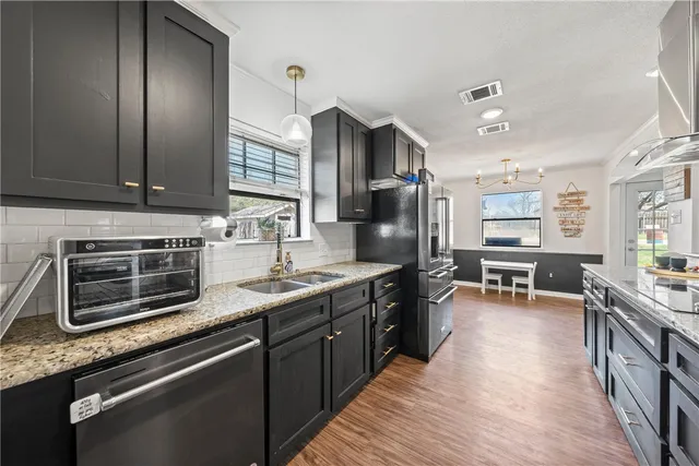 $480,000 | 216 Hillside Drive, Hewitt, TX 76643