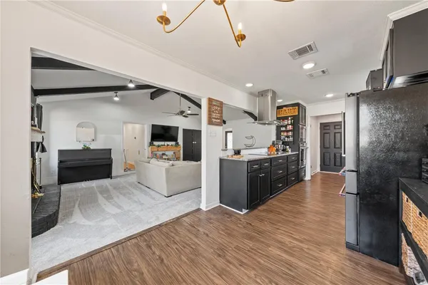 $480,000 | 216 Hillside Drive, Hewitt, TX 76643