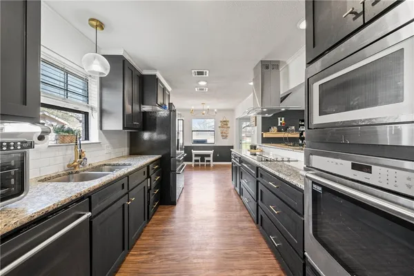 $480,000 | 216 Hillside Drive, Hewitt, TX 76643