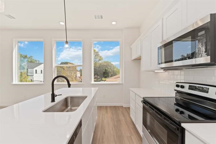 4710 Mallow Street, Unit B Houston, TX 77033 - Photo 6 of 24