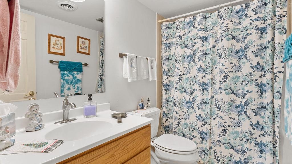 5548 Spring Brook Road, Unit 310 Rockford, IL 61114 - Photo 24 of 41 a bathroom with a sink toilet and shower