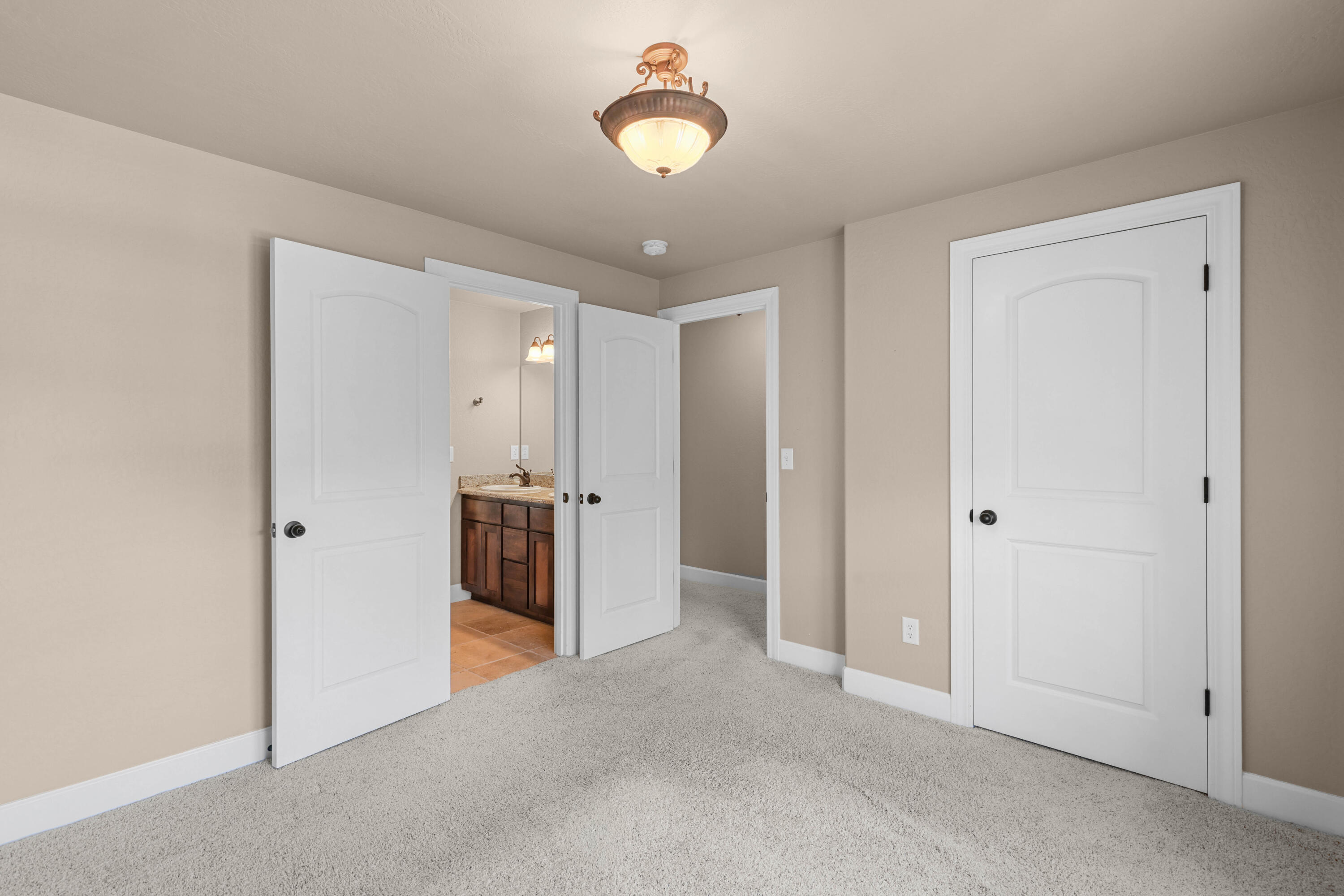 935 Applegate Street Jacksonville, OR 97530 - Photo 27 of 43 EP1A1340