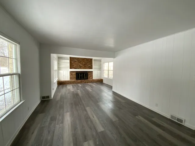 $429,900 | 160 Ingleside Avenue, Aurora, IL 60506