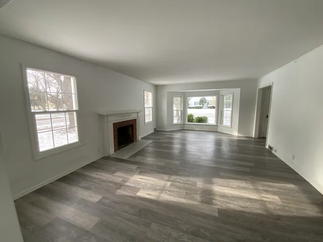 $429,900 | 160 Ingleside Avenue, Aurora, IL 60506