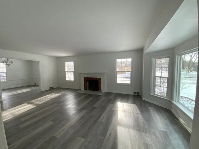 $429,900 | 160 Ingleside Avenue, Aurora, IL 60506