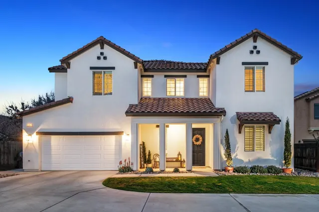 $900,000 | 2047 Menlo Avenue, Clovis, CA 93611