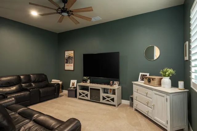 $900,000 | 2047 Menlo Avenue, Clovis, CA 93611