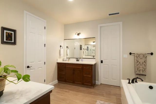 $900,000 | 2047 Menlo Avenue, Clovis, CA 93611