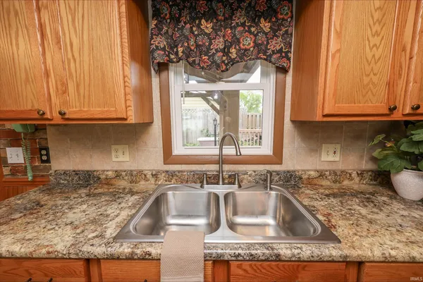 $239,900 | 1305 Berwick Lane, New Haven, IN 46774