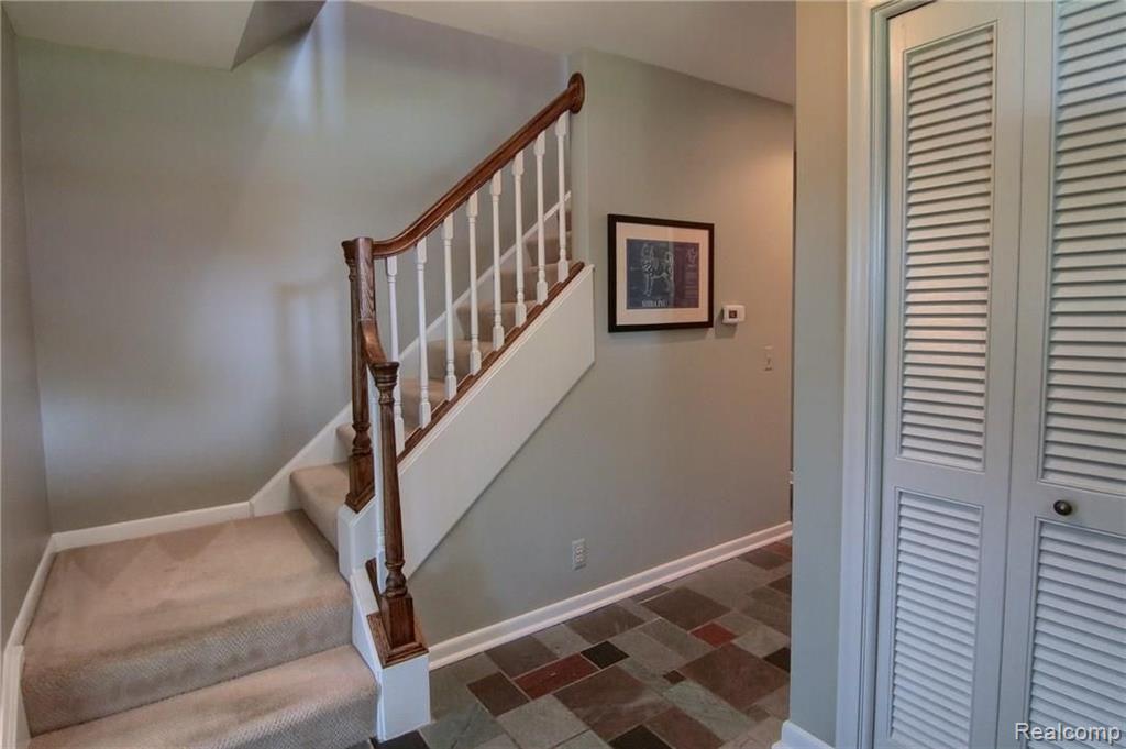 32326 Red Clover Road Farmington Hills, MI 48334 - Photo 5 of 30