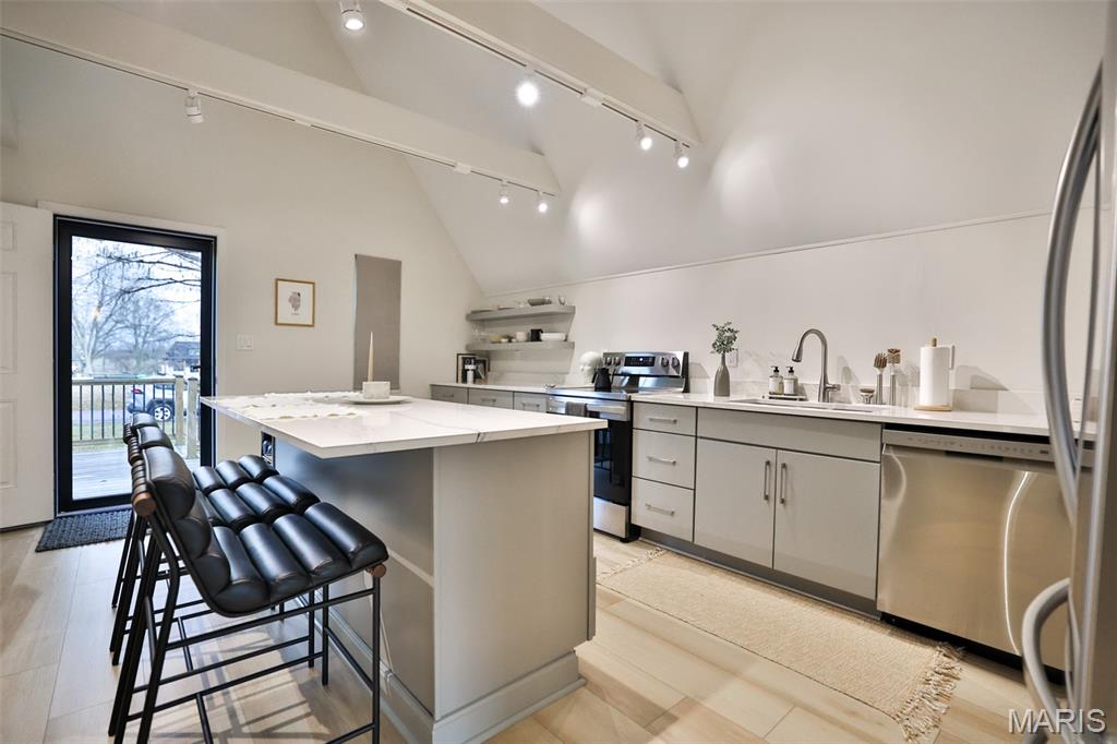 568 Clover Drive Edwardsville, IL 62025 - Photo 3 of 61