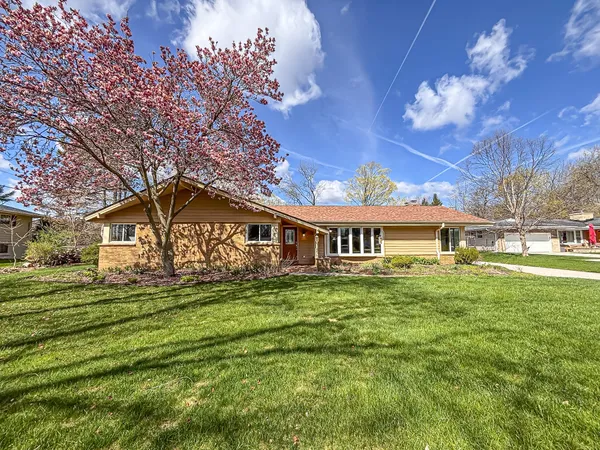 $634,900 | 1185 Apache Trail, Brookfield, WI 53005