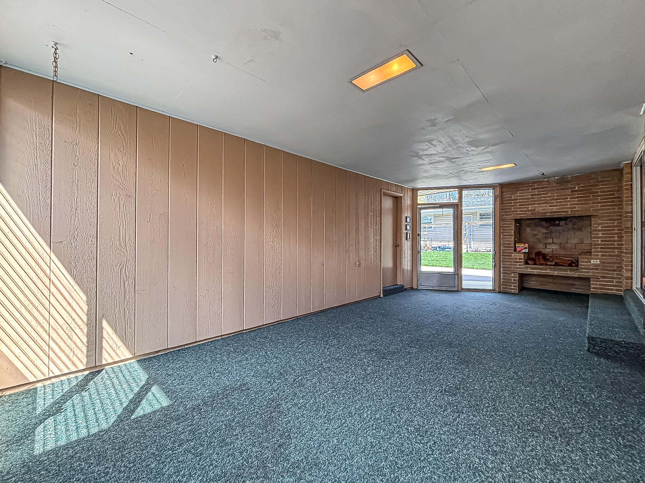 1185 Apache Trail Brookfield, WI 53005 - Photo 18 of 48 Breezeway/3 Season Room