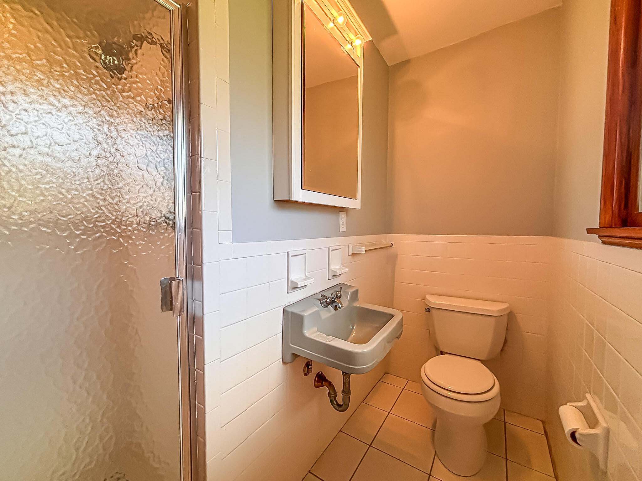 1185 Apache Trail Brookfield, WI 53005 - Photo 22 of 48 Primary Bath