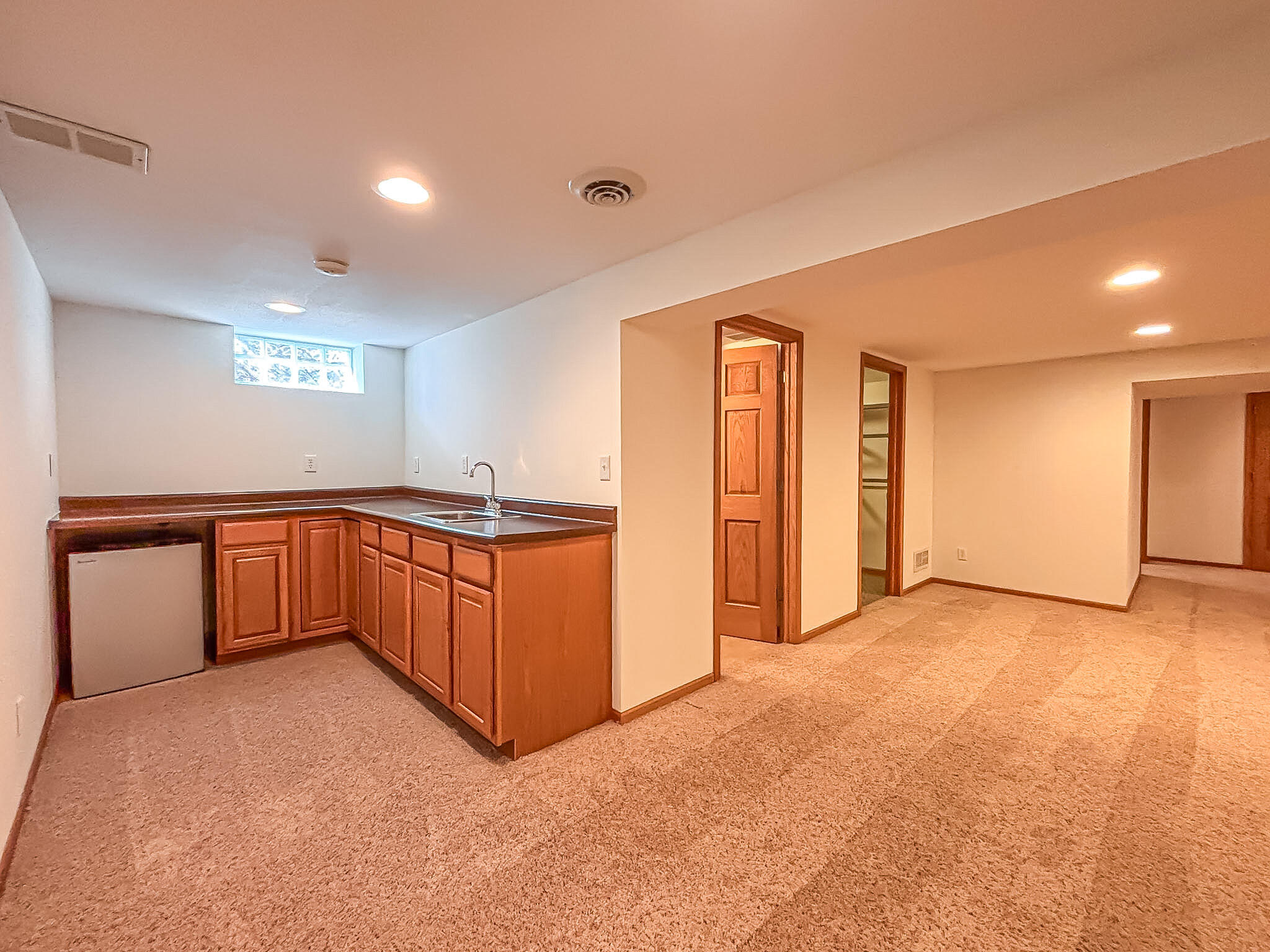 1185 Apache Trail Brookfield, WI 53005 - Photo 31 of 48 Rec Room Bar Area