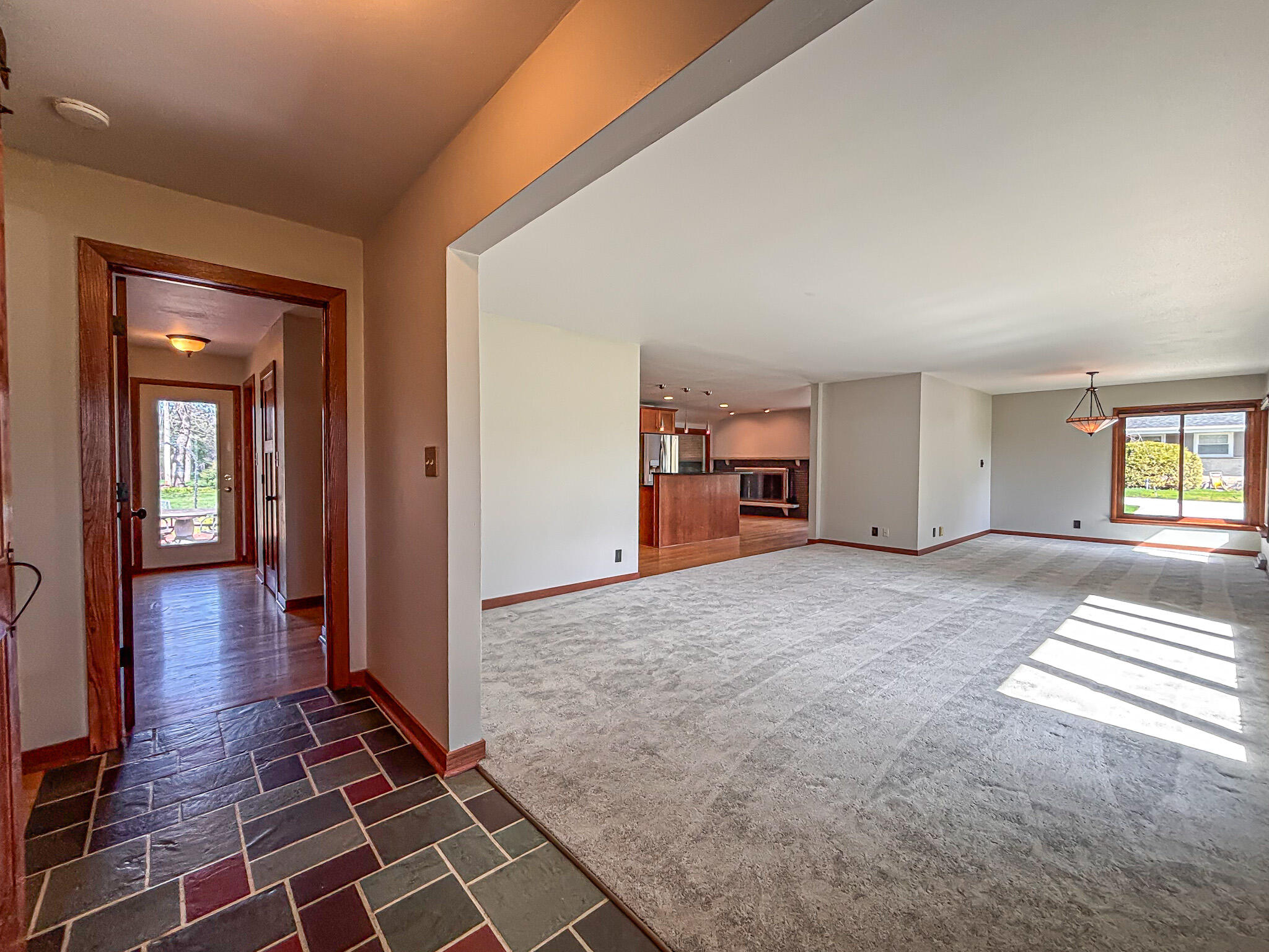 1185 Apache Trail Brookfield, WI 53005 - Photo 4 of 48 Foyer