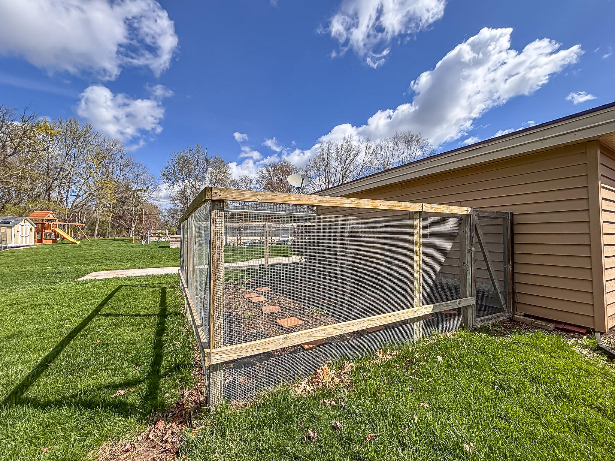 1185 Apache Trail Brookfield, WI 53005 - Photo 43 of 48 Garden