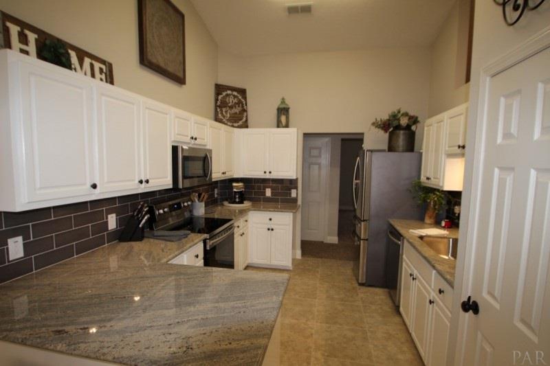457 Turnberry Road Cantonment, FL 32533 - Photo 11 of 43 Gallery Image 11
