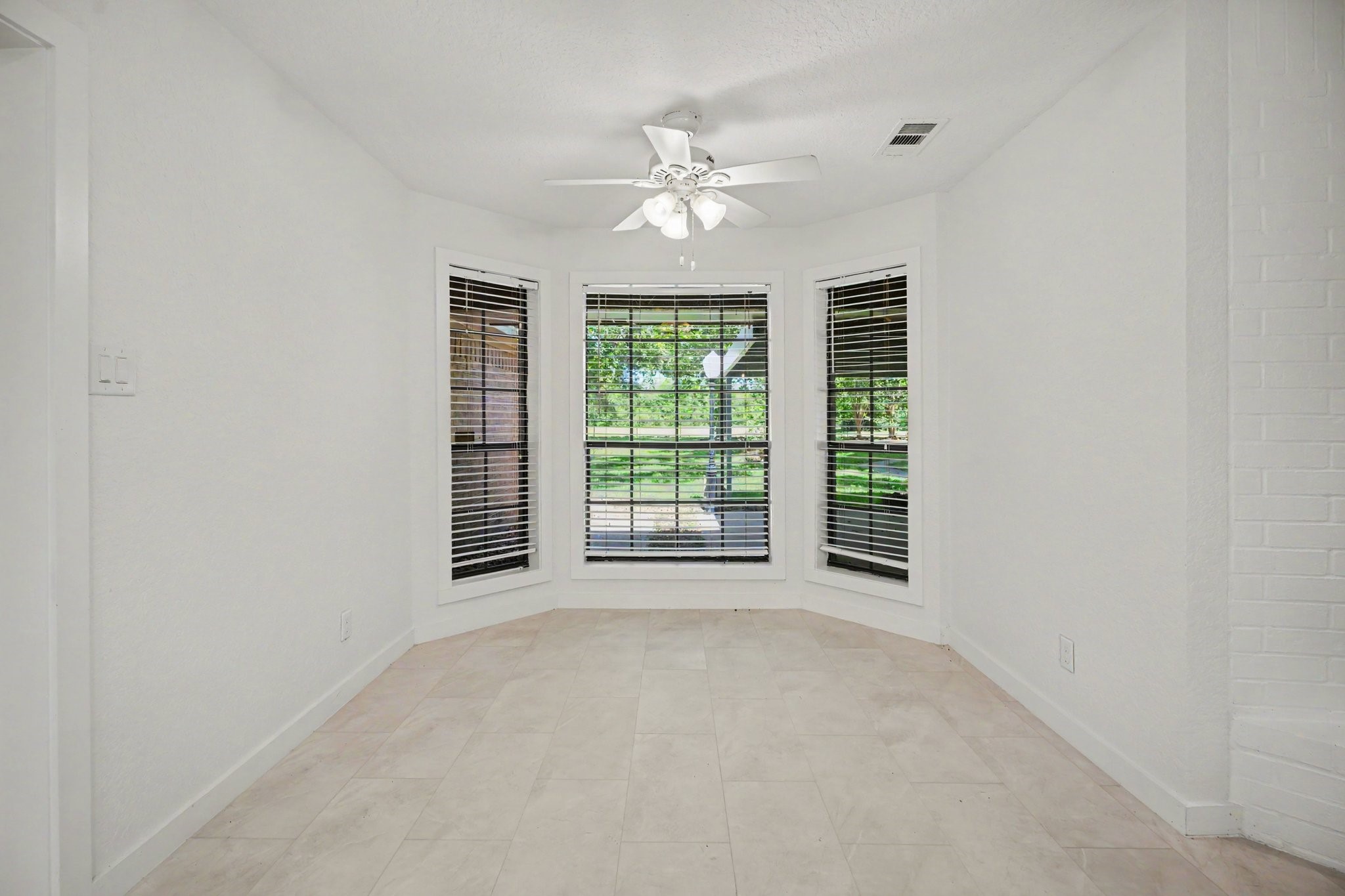 3320 Tower Road Santa Fe, TX 77517 - Photo 9 of 44 Breakfast Nook with Bay Window