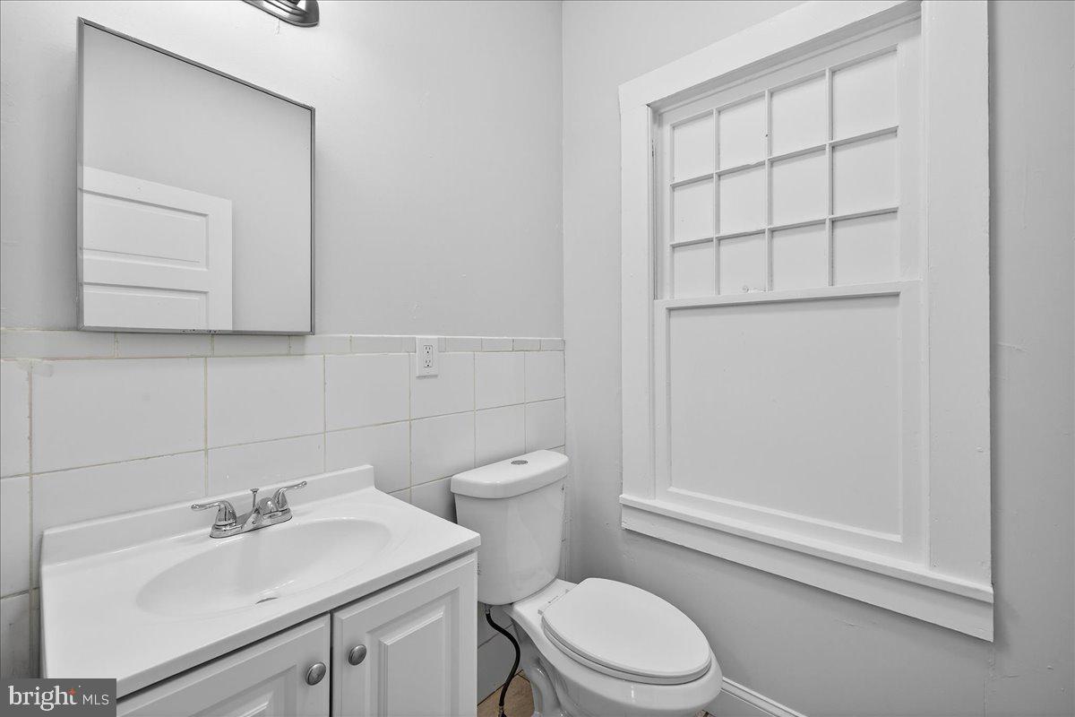 615 13th Street New Castle, DE 19720 - Photo 20 of 39 a bathroom with a sink a toilet and vanity