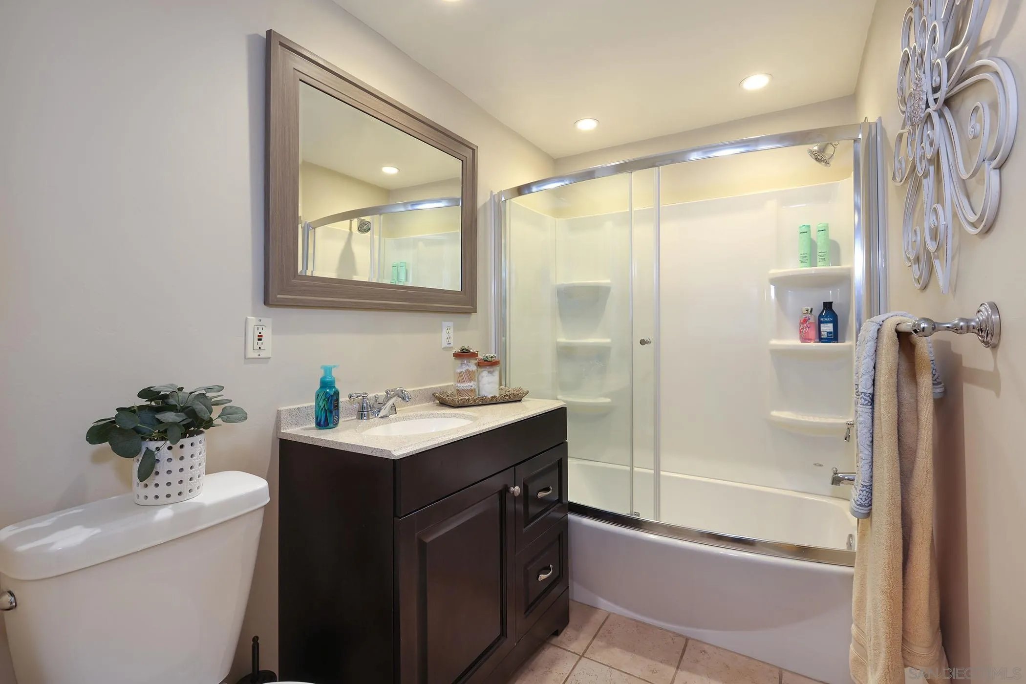 1687 Gecko Rd Vista Vista, CA 92083 - Photo 12 of 29 Gallery Image 12