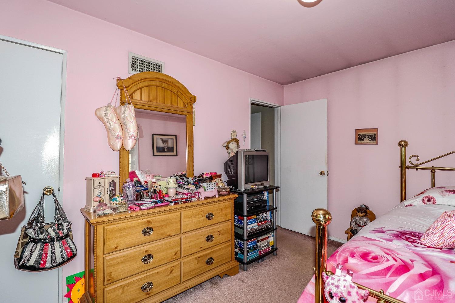 3 Frances Road Edison, NJ 08820 - Photo 26 of 33 a bed room with a bed and a mirror