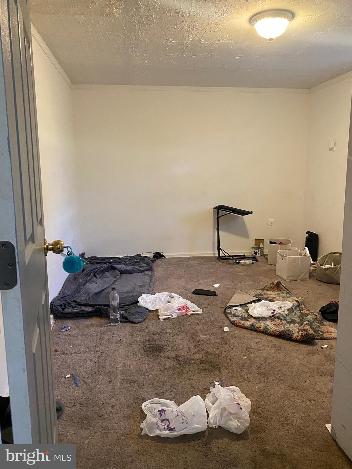 7907 Good Luck Road Lanham, MD 20706 - Photo 25 of 36 a picture of a couch in a room