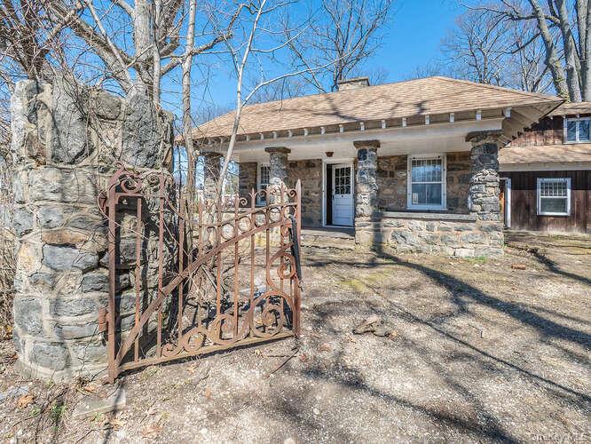 1425 Middle Neck Road Sands Point, NY 11050 - Photo 1 of 38