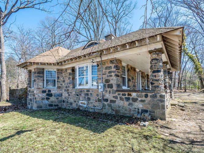 1425 Middle Neck Road Sands Point, NY 11050 - Photo 30 of 38