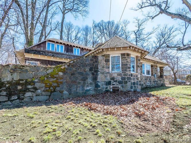 1425 Middle Neck Road Sands Point, NY 11050 - Photo 31 of 38