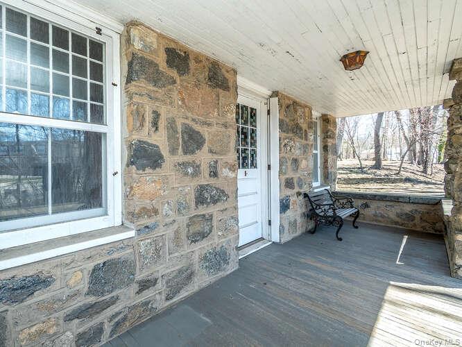 1425 Middle Neck Road Sands Point, NY 11050 - Photo 4 of 38