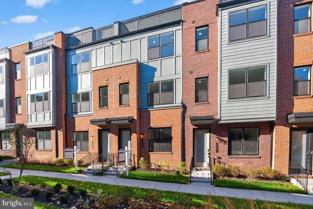 $814,900 | 143 Shannon Mews, Alexandria, VA 22304