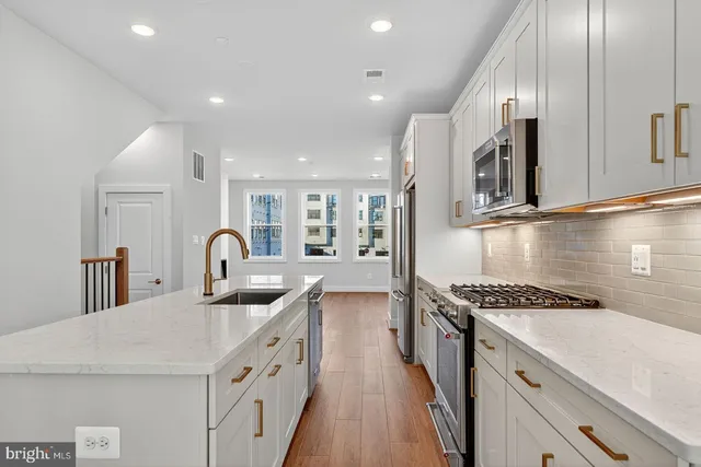 $814,900 | 143 Shannon Mews, Alexandria, VA 22304