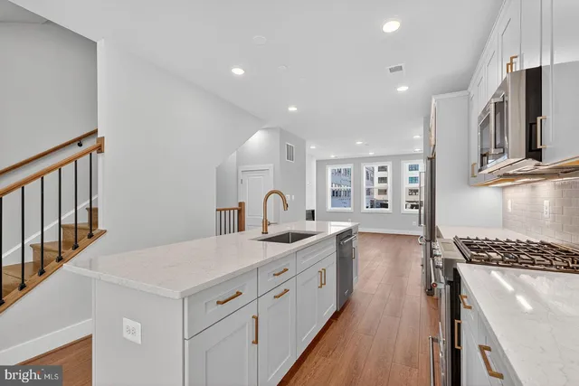 $814,900 | 143 Shannon Mews, Alexandria, VA 22304