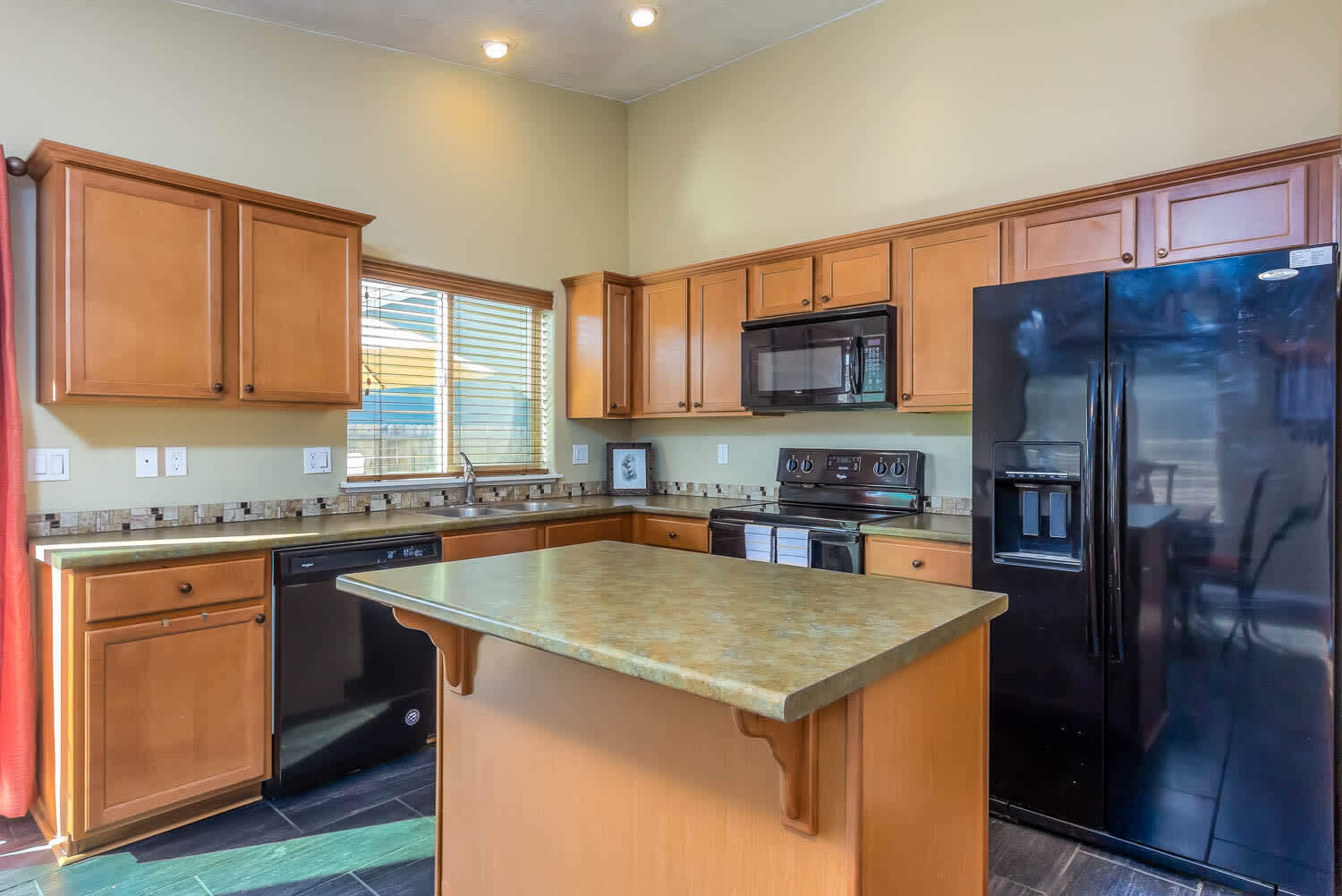 16423 Riley Drive La Pine, OR 97739 - Photo 6 of 20 6-KP2FD8JPTFabJwsptXJ1_16423-Riley-Dr-Ki