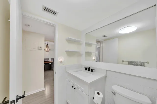 a view of livingroom with washer and dryer