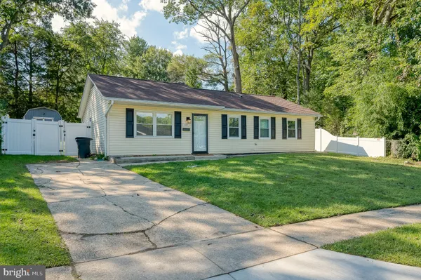 a view of house with a yard