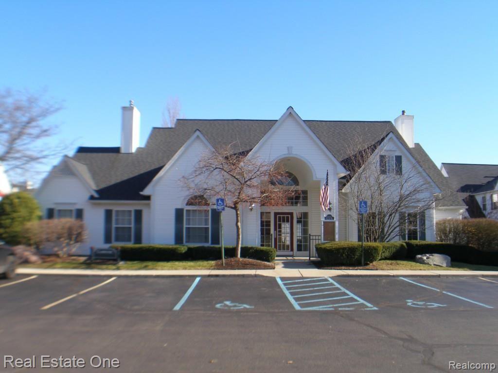 22126 Cape Cod Way Farmington, MI 48336 - Photo 15 of 17 P1011930.jpg