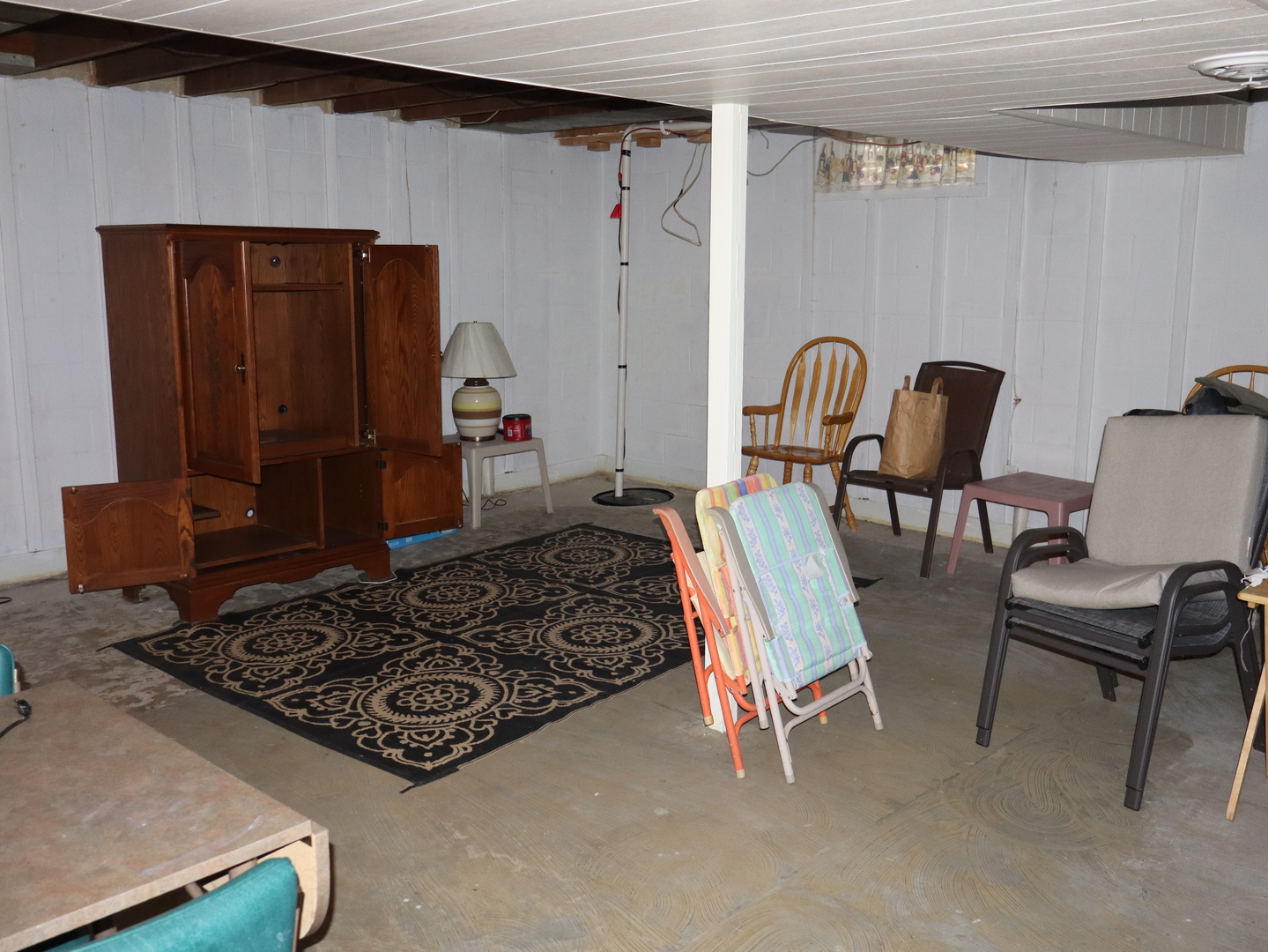 424 West Bluff Street Streator, IL 61364 - Photo 17 of 20 a bed room with a bed and a chair