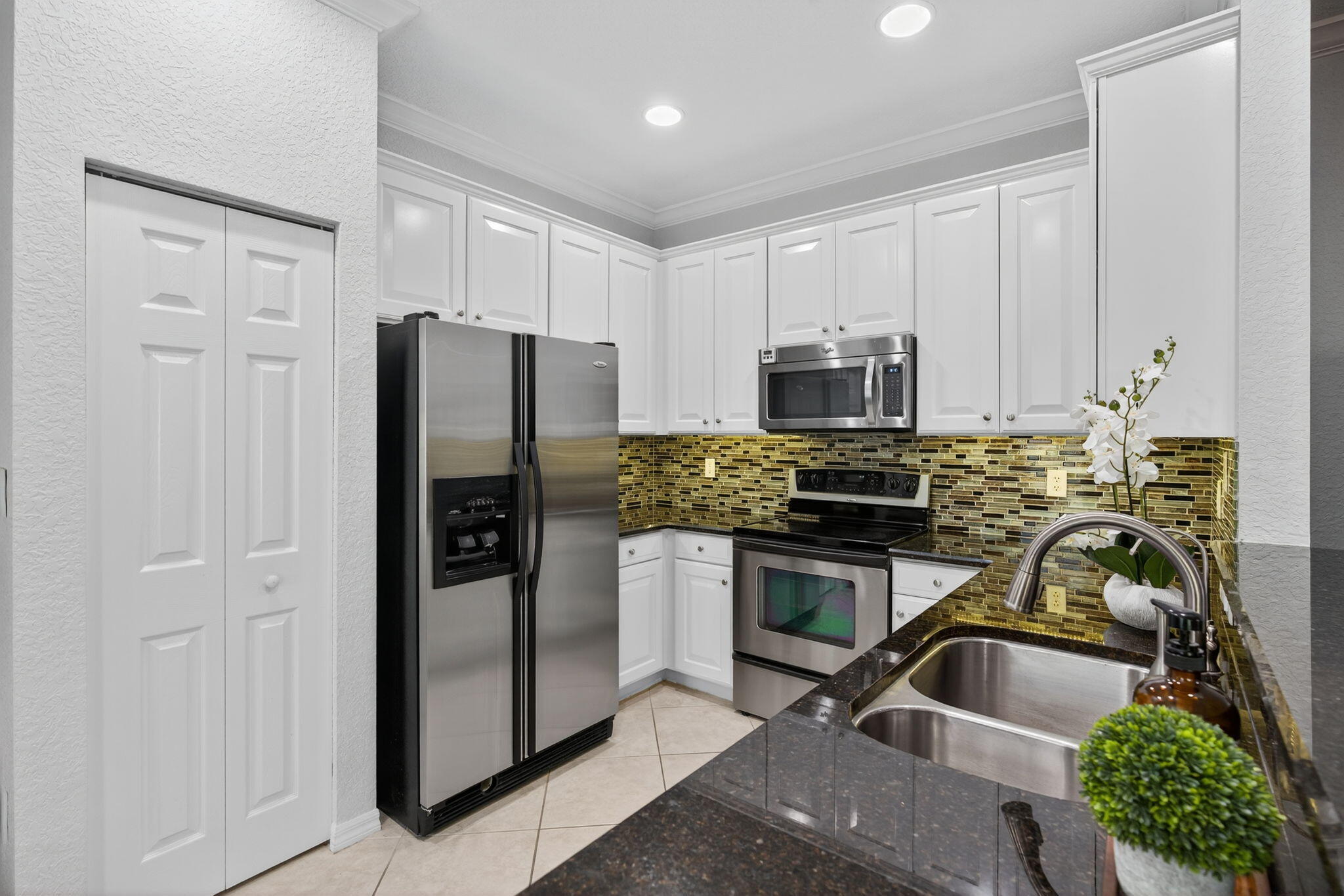 141 Seagrape Drive, Unit 203 Jupiter, FL 33458 - Photo 16 of 39 Kitchen