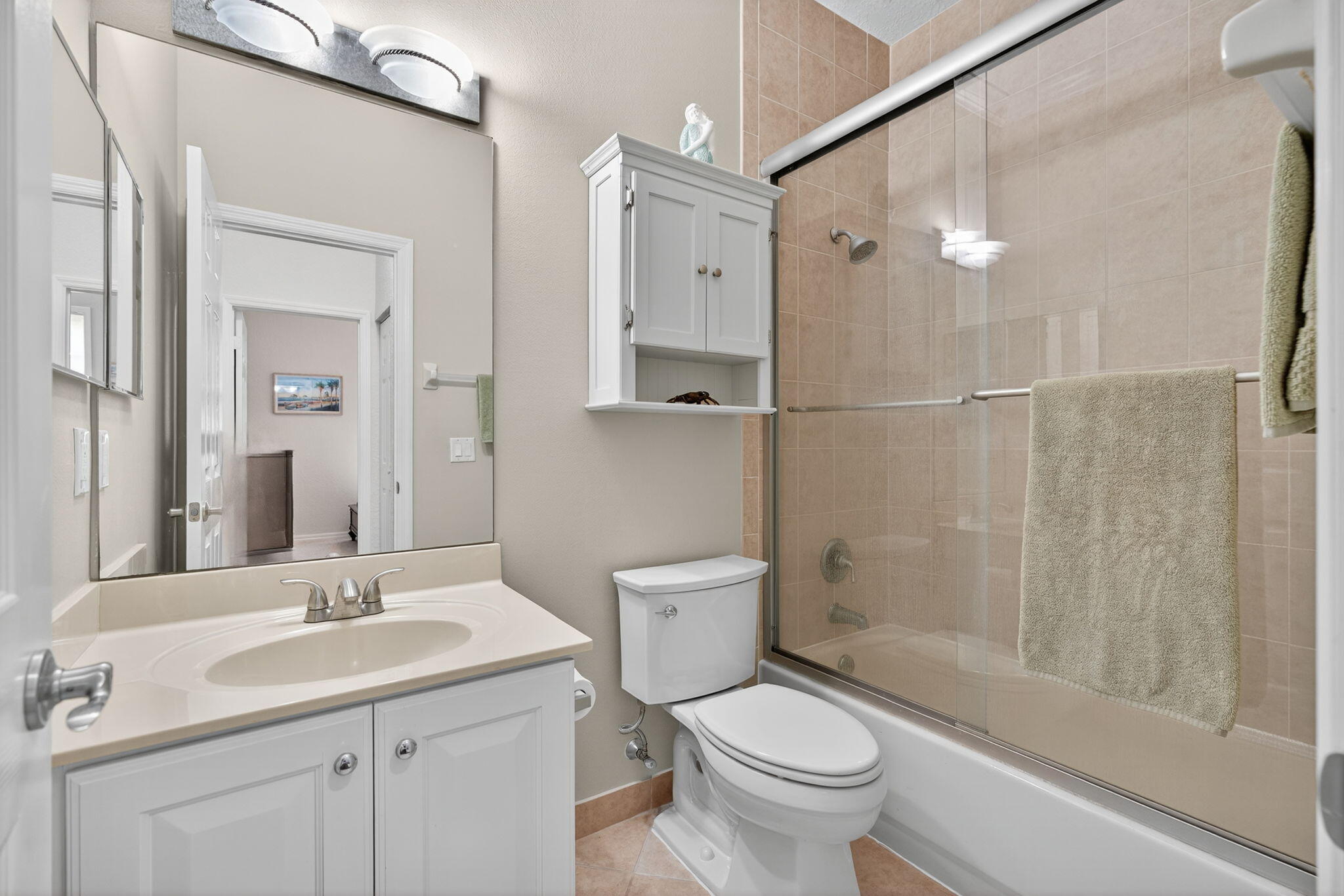 141 Seagrape Drive, Unit 203 Jupiter, FL 33458 - Photo 23 of 39 Second/Guest Bathroom