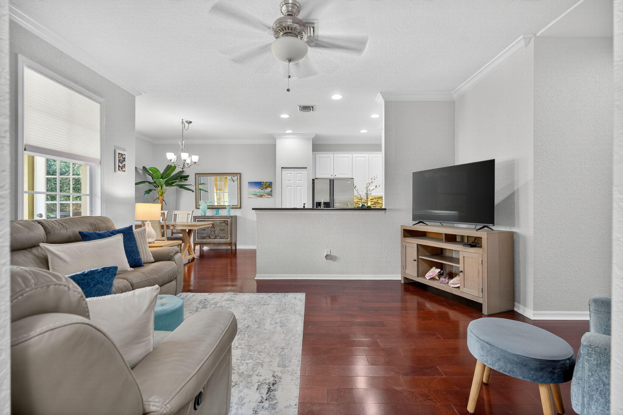 141 Seagrape Drive, Unit 203 Jupiter, FL 33458 - Photo 10 of 39 Family Room with Kitchen/Dining Room