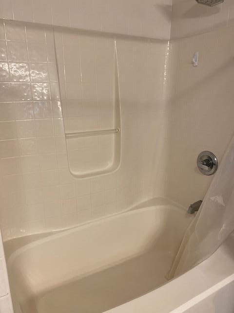 22 3rd Street Shalimar, FL 32579 - Photo 12 of 40 a close up of a bathtub