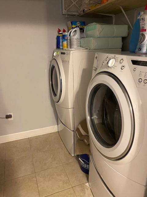 22 3rd Street Shalimar, FL 32579 - Photo 29 of 40 a utility room with dryer and washer