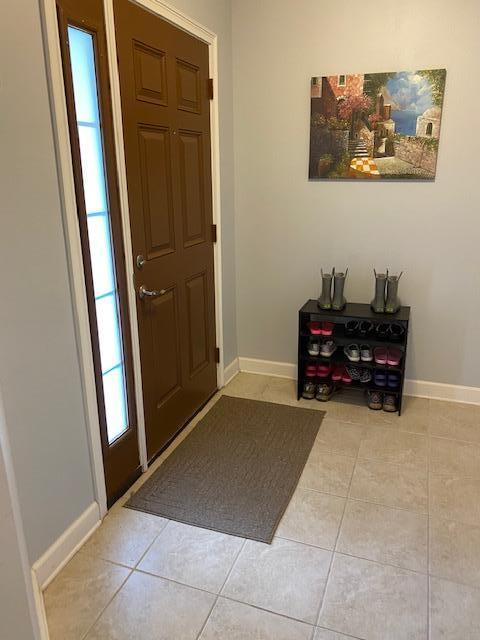 22 3rd Street Shalimar, FL 32579 - Photo 32 of 40 a view of a hallway with toys