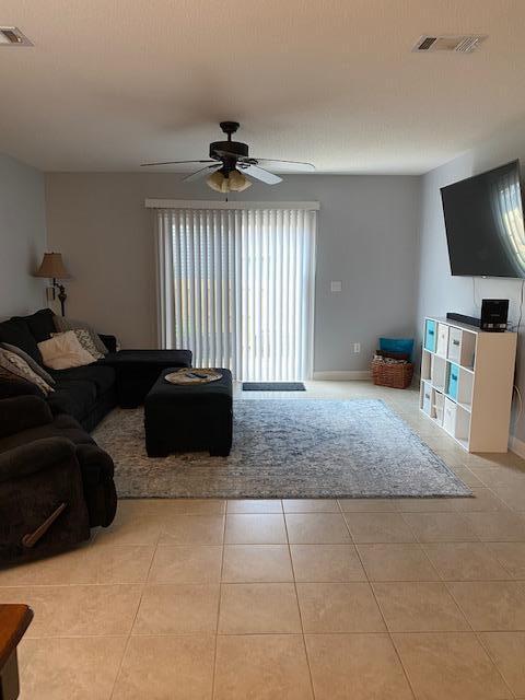 22 3rd Street Shalimar, FL 32579 - Photo 33 of 40 a living room with furniture and a flat screen tv