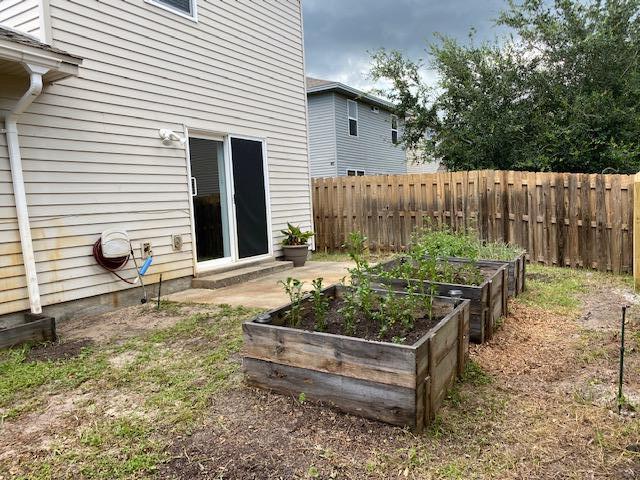 22 3rd Street Shalimar, FL 32579 - Photo 39 of 40 a backyard of a house with lots of green space