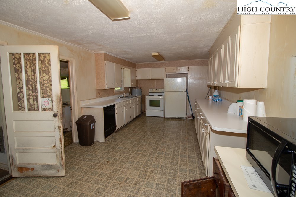 271 Joe Shoemaker Road Vilas, NC 28692 - Photo 13 of 24 Gallery Image 13